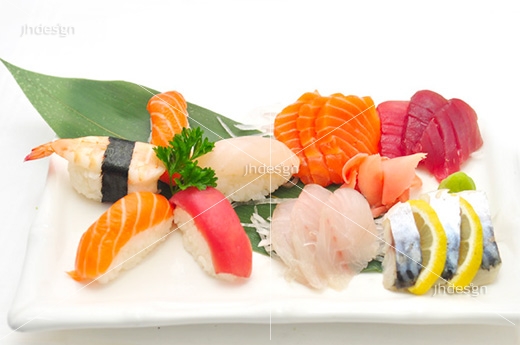 MT8 Assortiment de 12 sashimi, 5 sushi